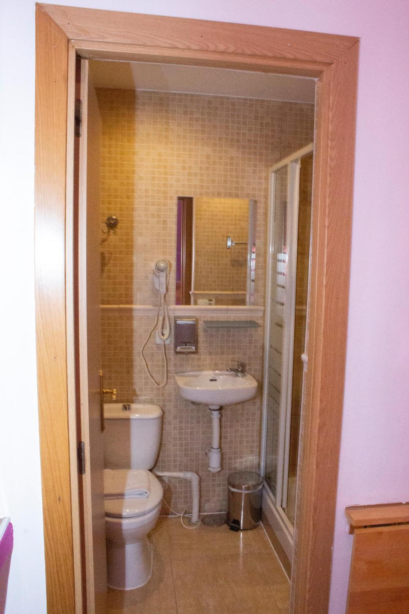 ฮอสทัลอาเบลวิคโตเรียโน Hotel มาดริด ภายนอก รูปภาพ